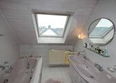 Bad mit Wanne der OG Wohnung - 