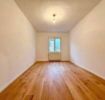 Frei und im beliebten Rennweg! Schöne 3,5-Zimmer-Wohnung mit eigener Terrasse, hohen Decken & Altbaucharme, neue Böden & Bad! Ruhige Lage - Nürnberg Frei und im beliebten Rennweg! Schöne 3,5-Zimmer-Wohnung mit eigener Terrasse, hohen Decken & Altbaucharme, neue Böden & Bad! Ruhige Lage - Nürnberg