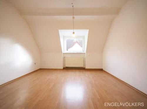 Bild 1 - Charmante Dachgeschosswohnung mit drei Zimmern in Saarbrücken!