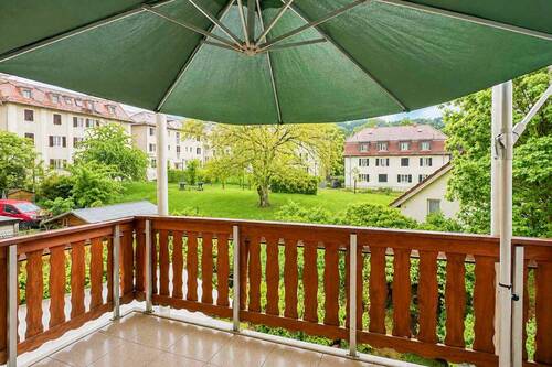 Balkon - Charmante Altbauwohnung mit grünem Balkon & hohen Decken