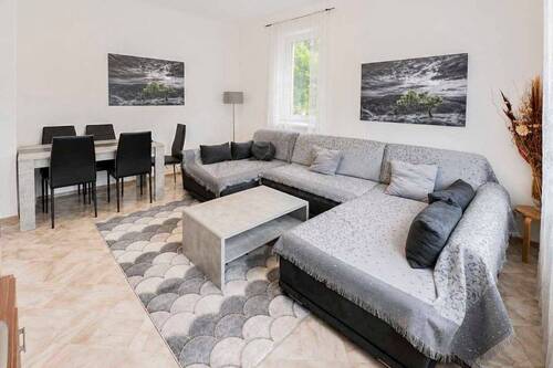 Wohnzimmer - 3 Zimmer Etagenwohnung zum Kaufen in Stuttgart