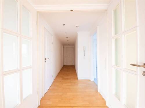 Flur Schlafzimmer - Etagenwohnung mit 143,00 m&sup2; in Düsseldorf zum Kaufen