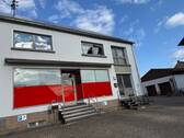 Ansicht zum Ladenlokal und Wohnhaus - 4 Zimmer Mehrfamilienhaus, Wohnhaus zum Kaufen in Eppelborn