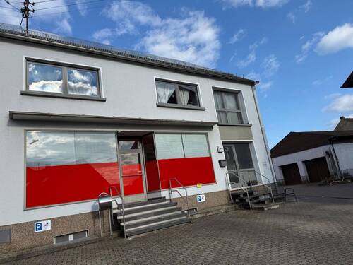 Ansicht zum Ladenlokal und Wohnhaus - 4 Zimmer Mehrfamilienhaus, Wohnhaus zum Kaufen in Eppelborn