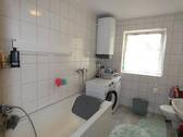 Bad mit Wanne und Boiler - 