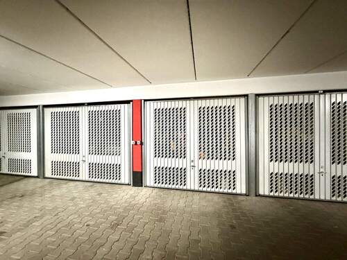 Einzelgarage mit elektrischem Tor - 