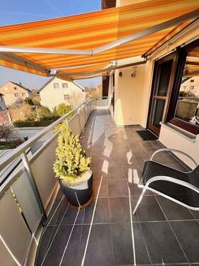 Balkon über gesamte Südseite - 