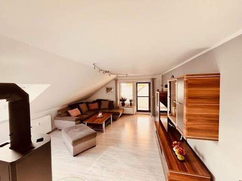 Wohnzimmer_1 - 4 Zimmer Etagenwohnung zum Kaufen in Welzheim