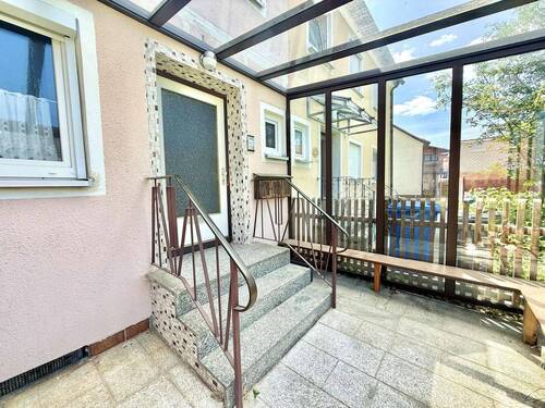 windgeschützter Eingangsbereich - 