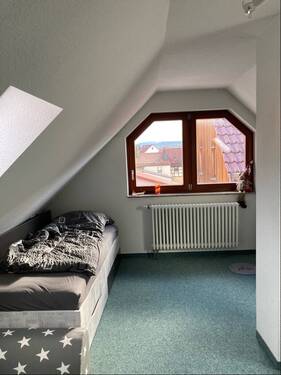 Schlafbereich im ausgebauten Dachboden - 