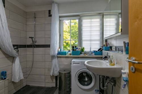 Bad mit bodengleicher Dusche - 