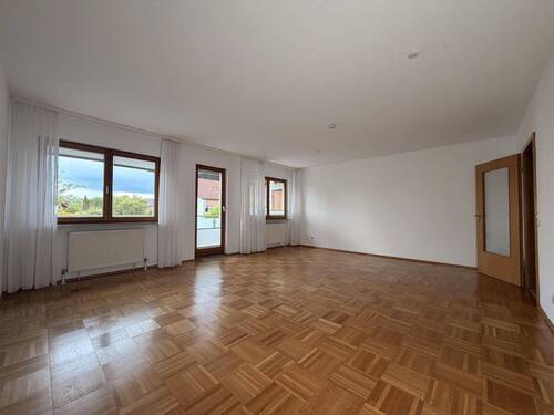 Wohnzimmer mit Balkonzugang - Etagenwohnung mit 98,30 m&sup2; in Vellmar zum Kaufen