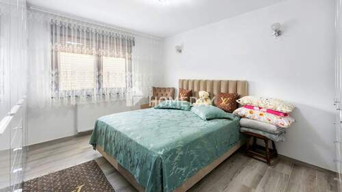 2. OG Schlafzimmer 1 - 