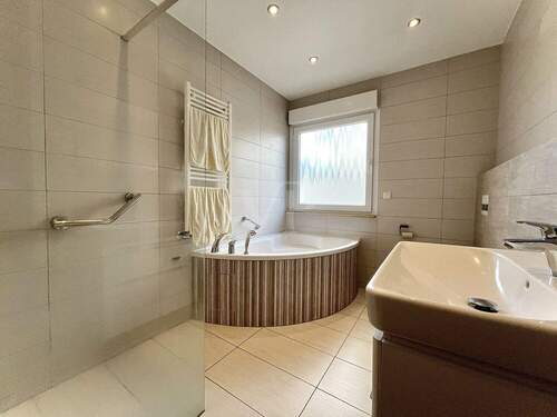 Modernes Badezimmer - 