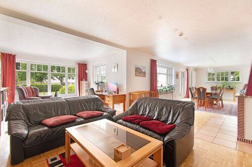 Lichtdurchfluteter Wohnbereich mit Zugang zum Wintergarten - Einfamilienhaus mit 301,00 m² in Hamburg zum Kaufen