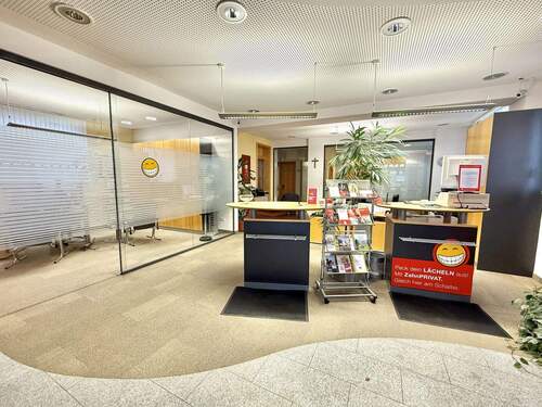 Gewerbefläche im Erdgeschoss - 1 Zimmer Mehrfamilienhaus, Wohnhaus zum Kaufen in Waidhaus