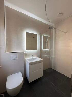 Gäste WC mit Dusche - 