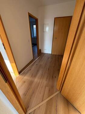 Flur - Etagenwohnung mit 57,10 m&sup2; in Eisenach zur Miete