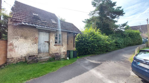 Straßenansicht Grundstück mit Backes - Grundstück in Windeck / Geilhausen