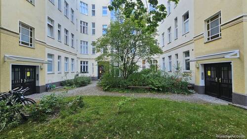 Der grüne Innenhof - 2 Zimmer Etagenwohnung in Berlin