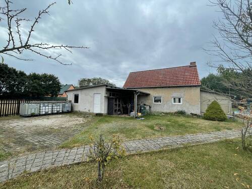 Rückansicht Nebengebäude - Einfamilienhaus mit 98,00 m² in Möckern zum Kaufen