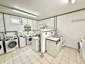 eigenen Waschmaschinen- und Trocknerplatz - 