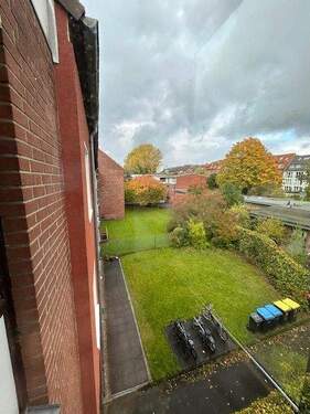 Blick zum Nachbargrundstück - 