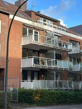 Hausansicht - 3 Zimmer Etagenwohnung zum Kaufen in Hamburg