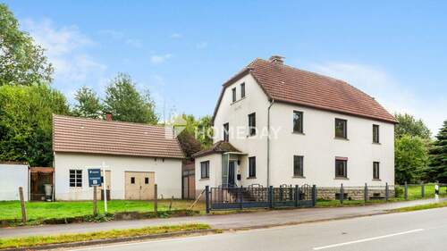 Außenansicht 1 - Charmantes Zweifamilienhaus mit großem Grundstück in ruhiger Lage