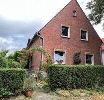 Einfamilienhaus mit Garten und Doppelgarage in Beverungen-Rothe