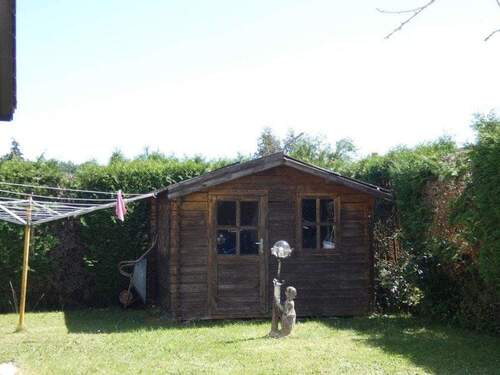 Gepflegter Garten mit Gartenhäuschen - 