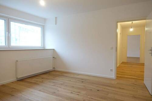 Bild 1 - Umfassend sanierte 2-Zimmer-Stadtwohnung in zentraler Lage - mit Tiefgaragenstellplatz