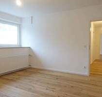 Umfassend sanierte 2-Zimmer-Stadtwohnung in zentraler Lage - mit Tiefgaragenstellplatz - Düsseldorf Oberbilk