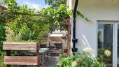 Terrasse mit Weinlaube - 4 Zimmer Doppelhaushälfte zum Kaufen in München