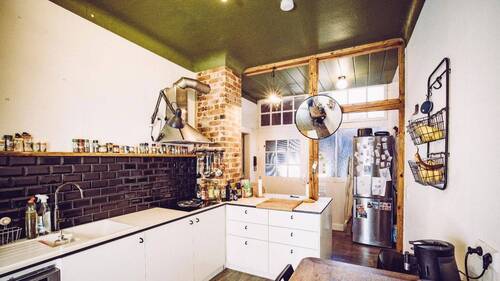 Küche mit Esstisch - Altbauwohnung in Kernstadt mit großem Garten