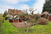 Grundstück mit Pool - 