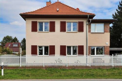 Titelbild - Modernisiert und gepflegt - Charmantes Einfamilienhaus mit tollem Grundstück, Carport, Nebengelass, Pool und Kamin