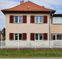 Modernisiert und gepflegt - Charmantes Einfamilienhaus mit tollem Grundstück, Carport, Nebengelass, Pool und Kamin - Panketal Zepernick