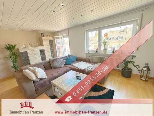 Wohnzimmer - Trier: Traumhafte 4-ZKB-Wohnung mit Kamin, drei Balkonen, Gartennutzung, atemberaubenden Blick und bester Umgebung für Familien - auch ideal für Lux-P