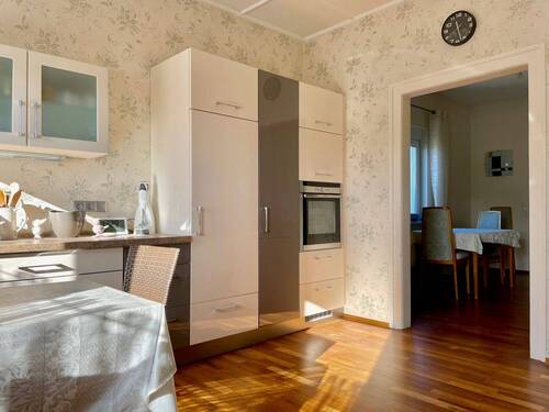 Küche mit Durchgang zum Esszimmer (OG) - 