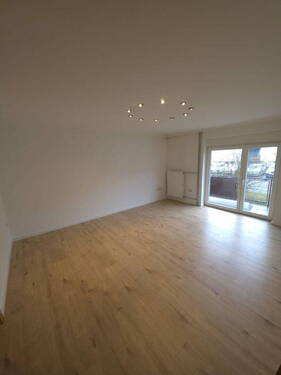 Wohnzimmer + Balkon - Etagenwohnung mit 59,00 m&sup2; in Mosbach zur Miete