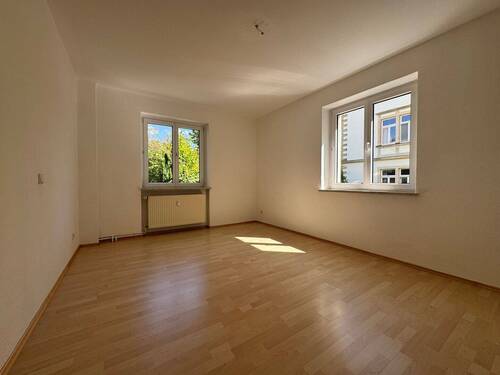 Wohnzimmer - 2 Zimmer Etagenwohnung zur Miete in Dresden