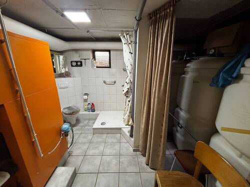 Heizungsraum mit Gäste-Badezimmer KG - 