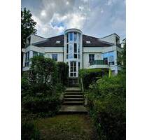 zwei Zimmer + zwei Balkone + saniertes Badezimmer + Top-Lage + Tiefgarage inklusive - Berlin Grunewald