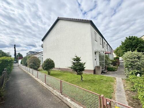 Seitenansicht des Hauses - 4 Zimmer Reihenendhaus in Weil am Rhein