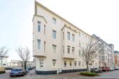 Außenansicht - TT bietet an: Großzügige 5-Zimmer-Wohnung mit Balkon im zentralen Wilhelmshaven!