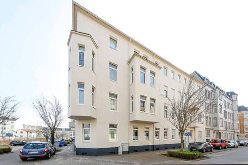Außenansicht - TT bietet an: Großzügige 5-Zimmer-Wohnung mit Balkon im zentralen Wilhelmshaven!
