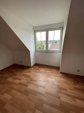 Zimmer im Dachgeschoss - Reihenendhaus mit 111,80 m² in Stendal zum Kaufen