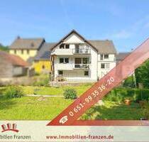 Mandern: weitläufiges, einzugsbereites Familienidyll mit Traumgarten und Bachlauf - 3 Balkone, Garage, Ausbaureserve & 3 Bädern!