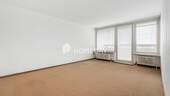 Wohnzimmer 1 - Renovierungsbedürftige 3-Zimmer-Wohnung mit zwei Loggien und optionalem Tiefgaragenstellplatz